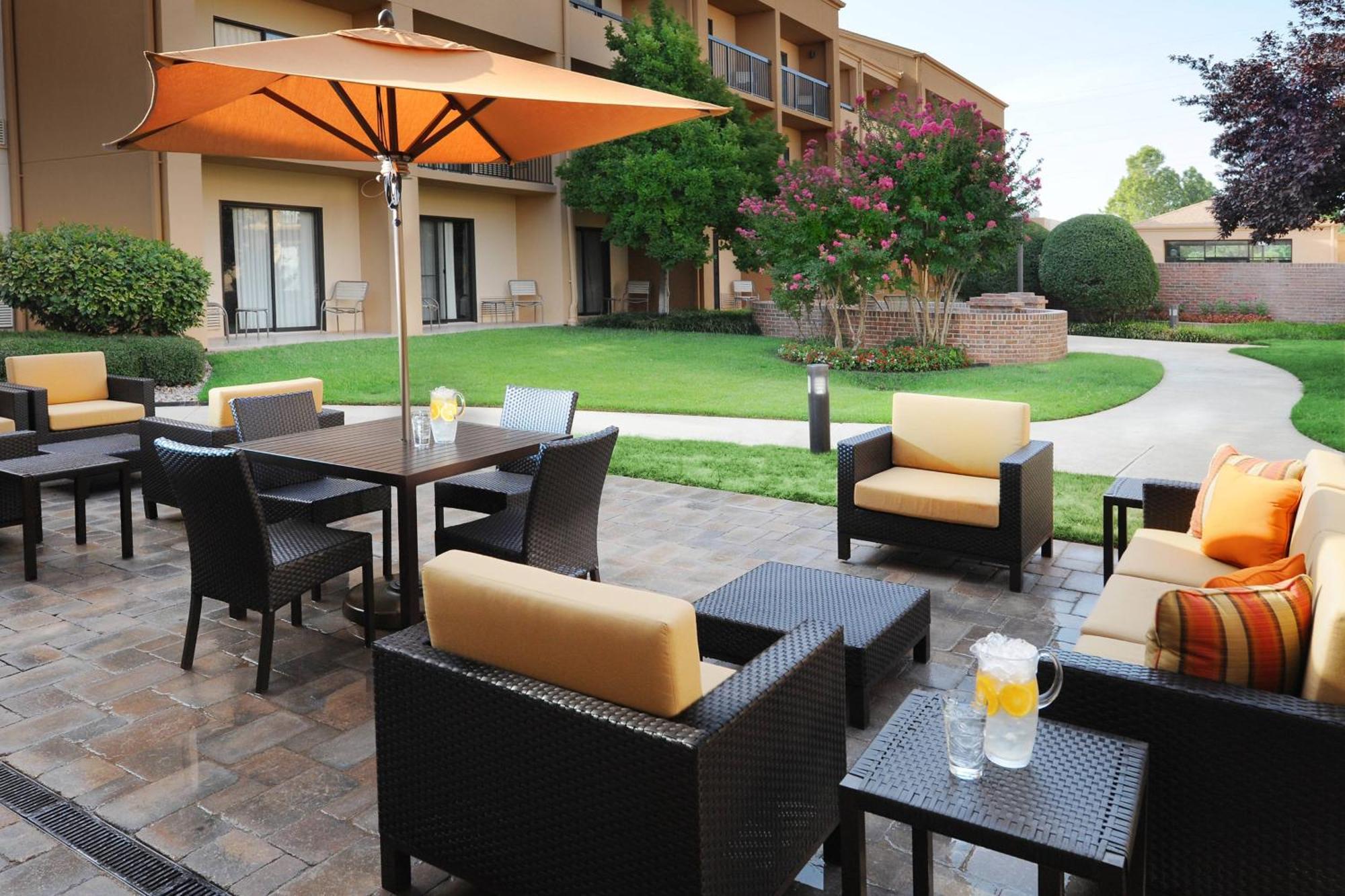 Courtyard By Marriott Oklahoma City Airport Exterior photo